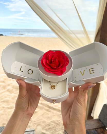 Caixa Rosa Eterna Florescer com Colar Dois Corações Personalizado