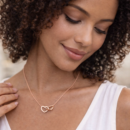 Caixa Rosa Eterna Rotativa & Colar Dois Corações Personalizado